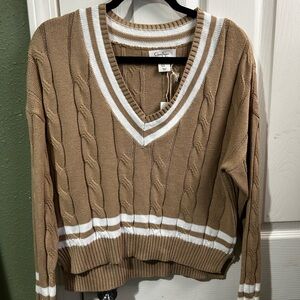 🍂Jessica Simpson V-Neck Sweater in Tan and White -T80